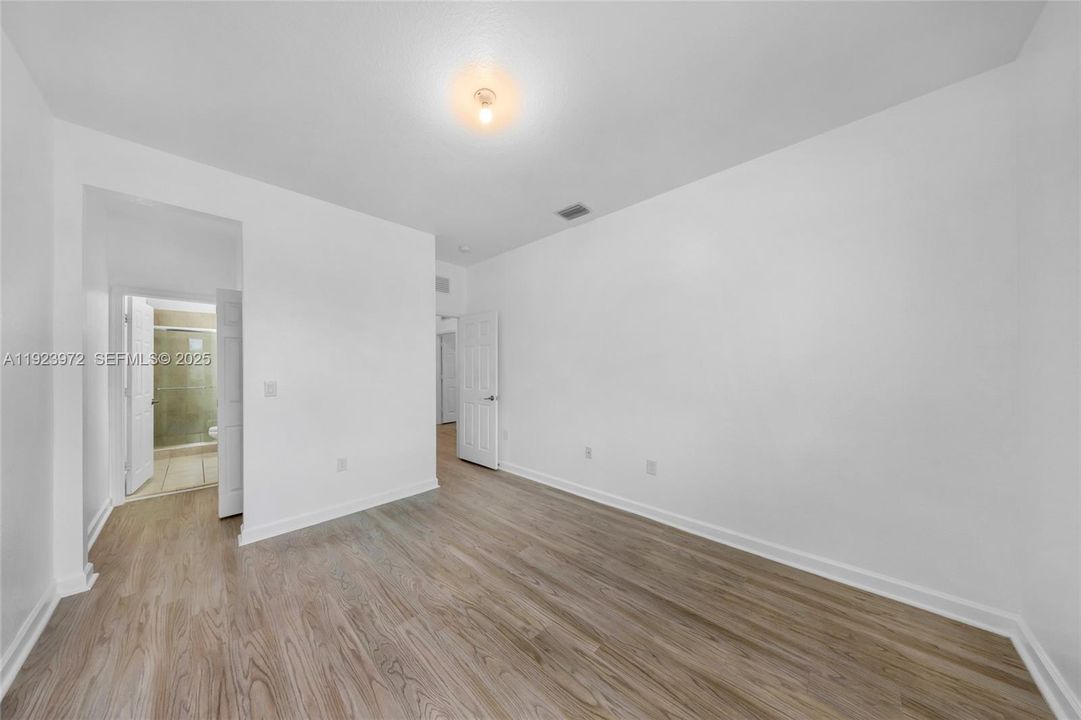 For Rent: $5,750 (5 beds, 4 baths, 2833 Square Feet)