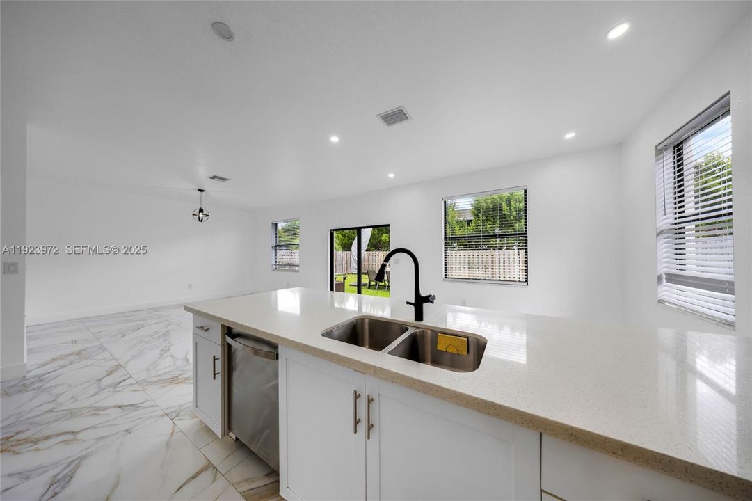 For Rent: $5,750 (5 beds, 4 baths, 2833 Square Feet)