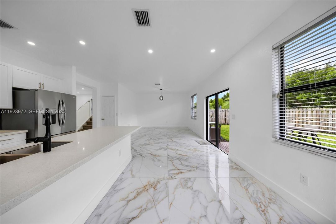 For Rent: $5,750 (5 beds, 4 baths, 2833 Square Feet)