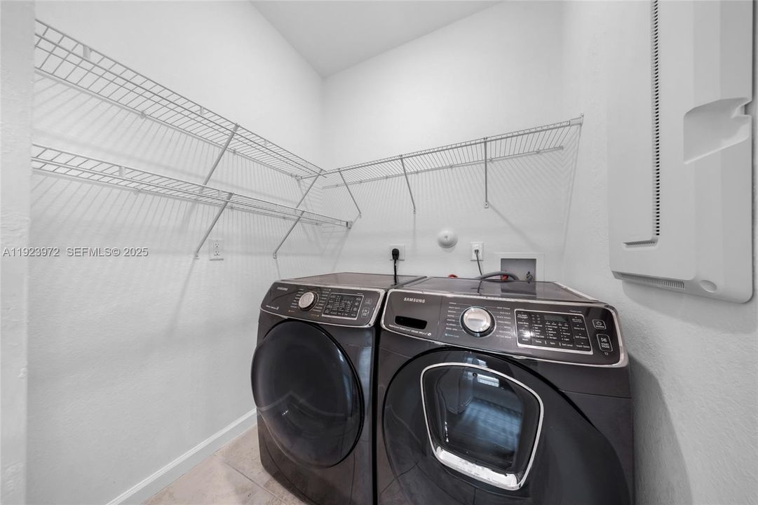 For Rent: $5,750 (5 beds, 4 baths, 2833 Square Feet)