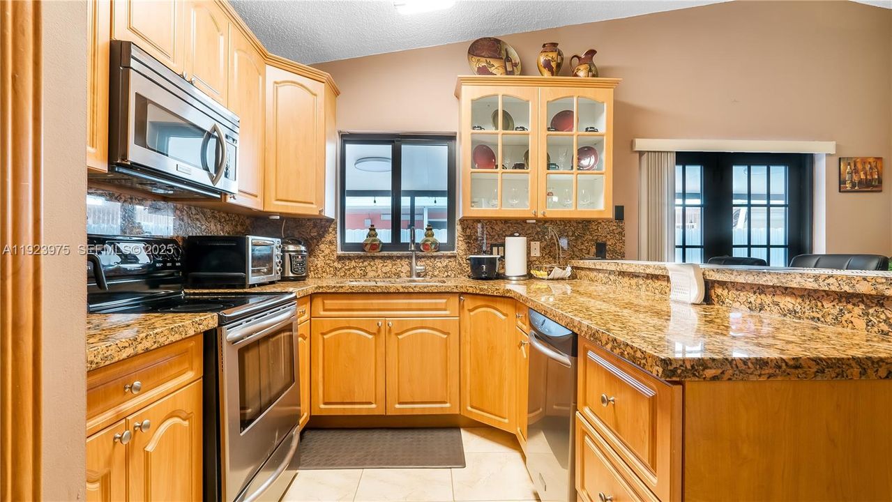 待售: $665,000 (4 贝兹, 2 浴室, 1475 平方英尺)