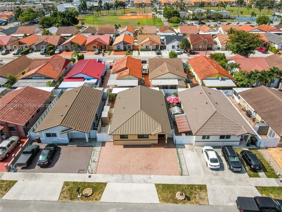 待售: $665,000 (4 贝兹, 2 浴室, 1475 平方英尺)