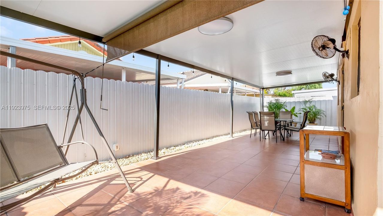 待售: $665,000 (4 贝兹, 2 浴室, 1475 平方英尺)