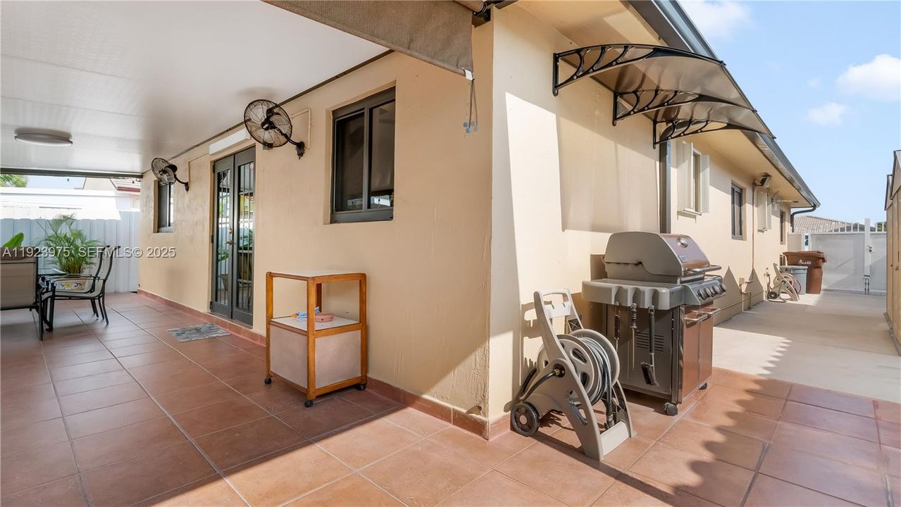 待售: $665,000 (4 贝兹, 2 浴室, 1475 平方英尺)