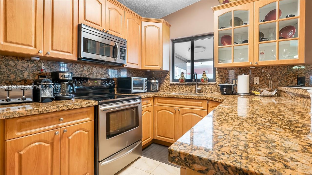 待售: $665,000 (4 贝兹, 2 浴室, 1475 平方英尺)