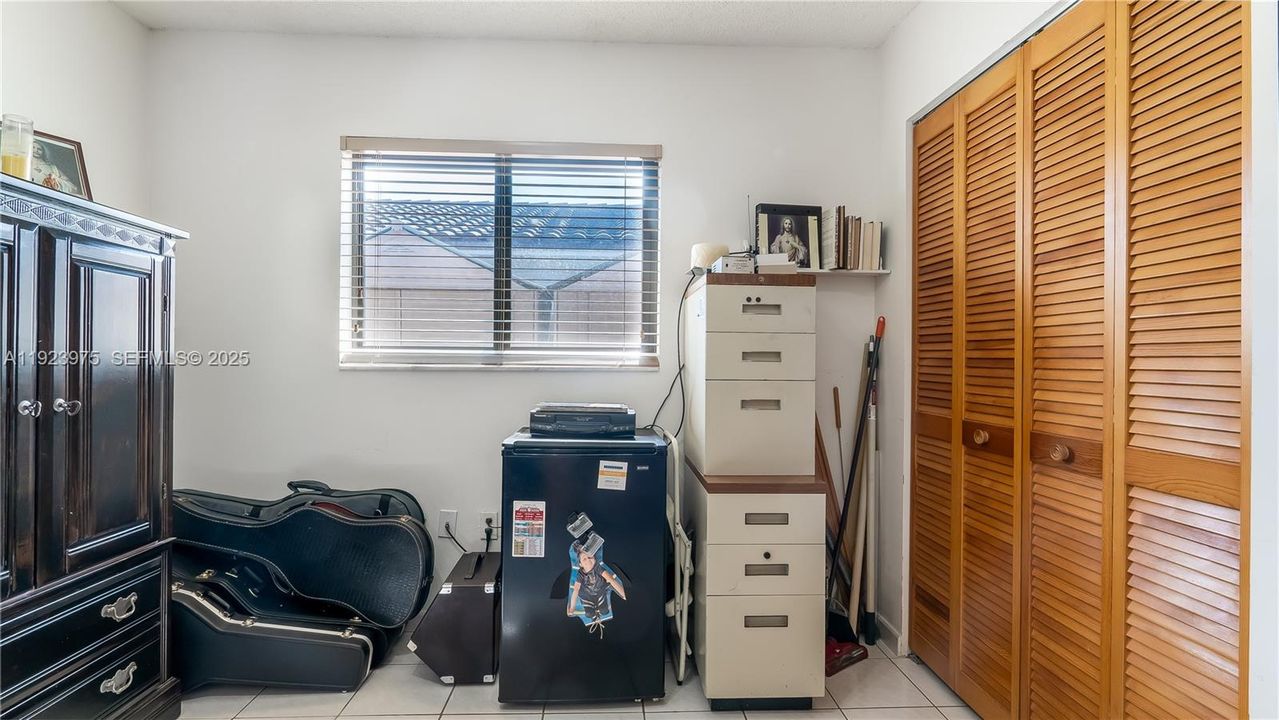 待售: $665,000 (4 贝兹, 2 浴室, 1475 平方英尺)