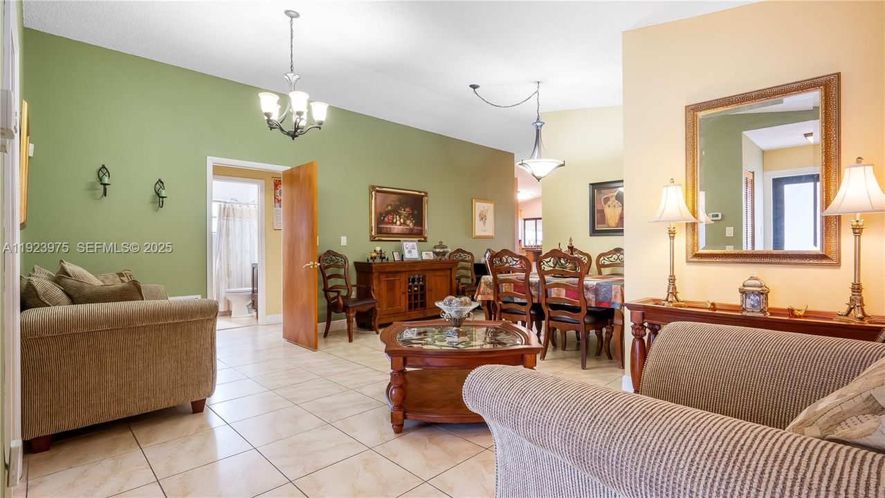 待售: $665,000 (4 贝兹, 2 浴室, 1475 平方英尺)