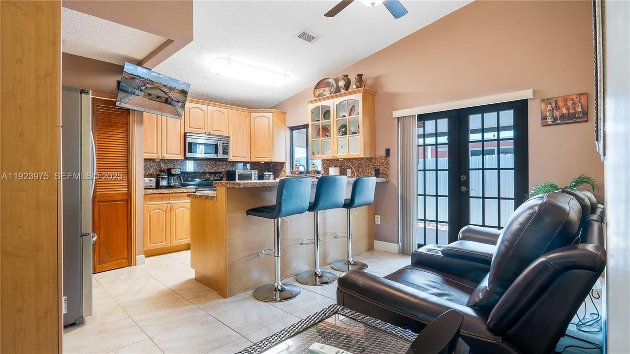 待售: $665,000 (4 贝兹, 2 浴室, 1475 平方英尺)