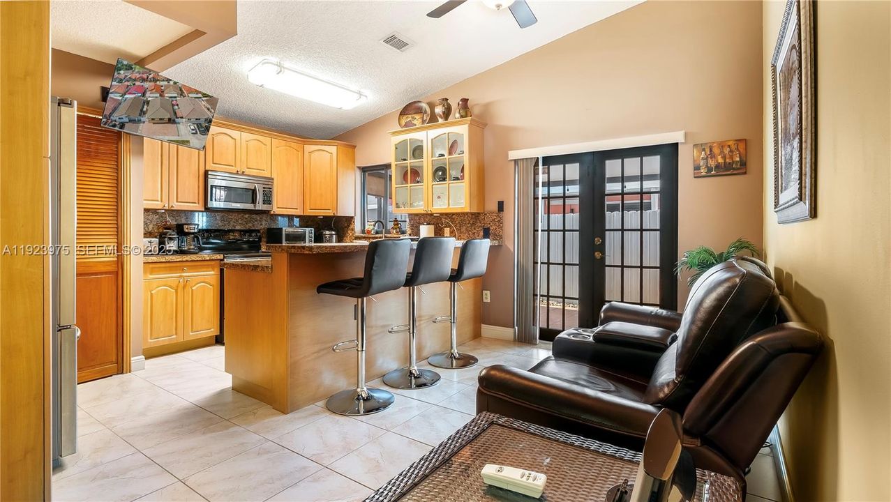 待售: $665,000 (4 贝兹, 2 浴室, 1475 平方英尺)