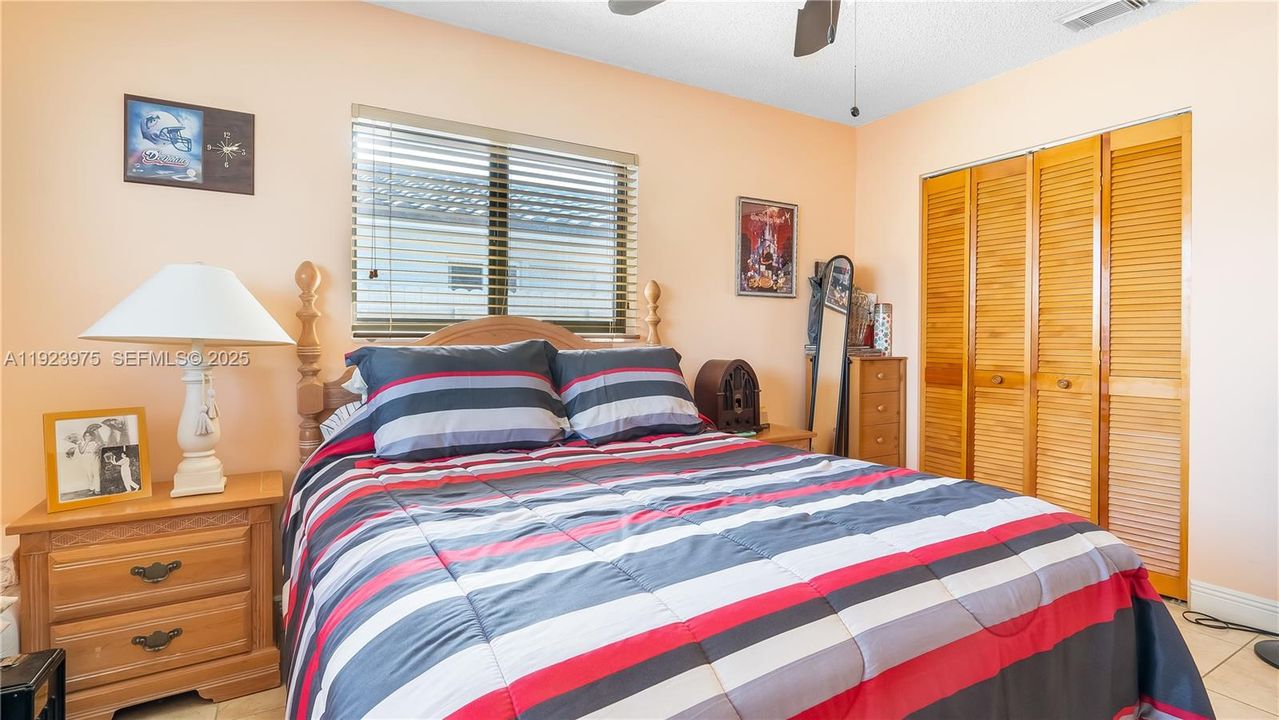 待售: $665,000 (4 贝兹, 2 浴室, 1475 平方英尺)