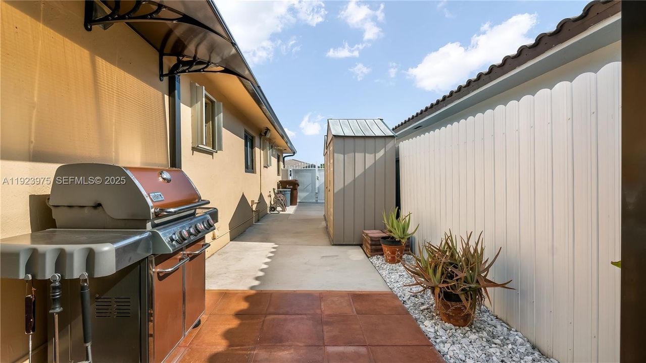 待售: $665,000 (4 贝兹, 2 浴室, 1475 平方英尺)