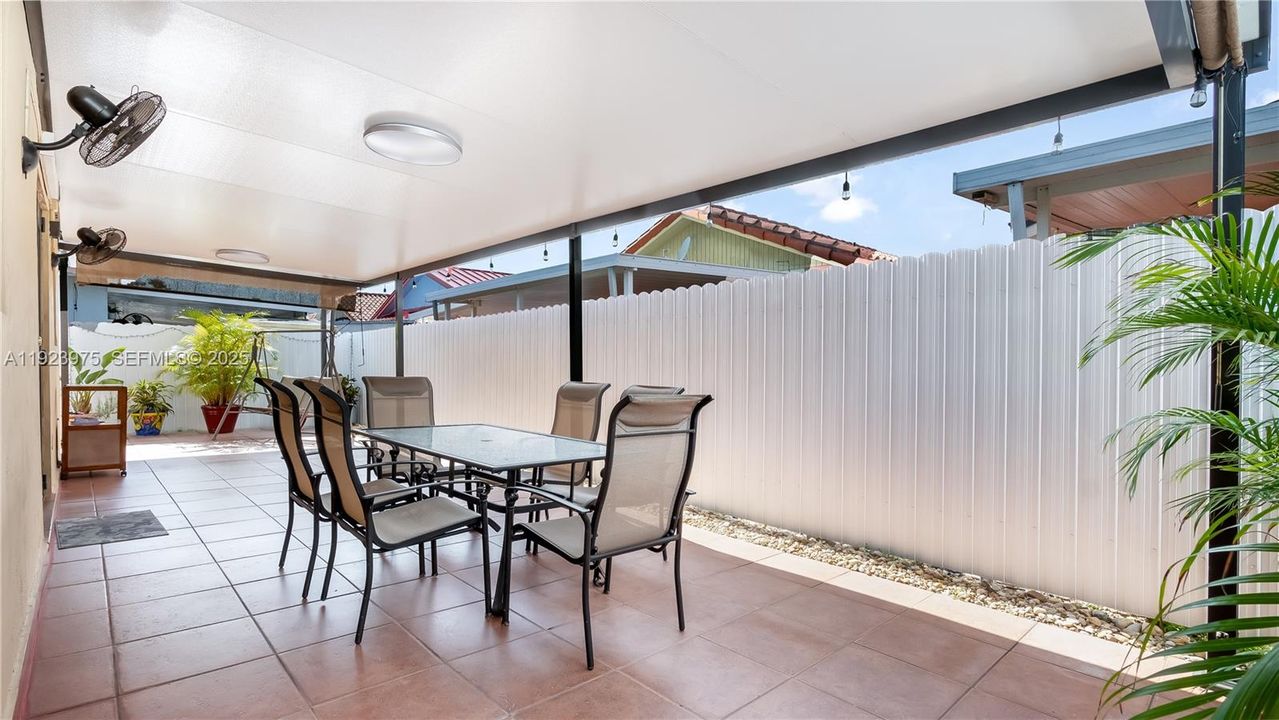 待售: $665,000 (4 贝兹, 2 浴室, 1475 平方英尺)