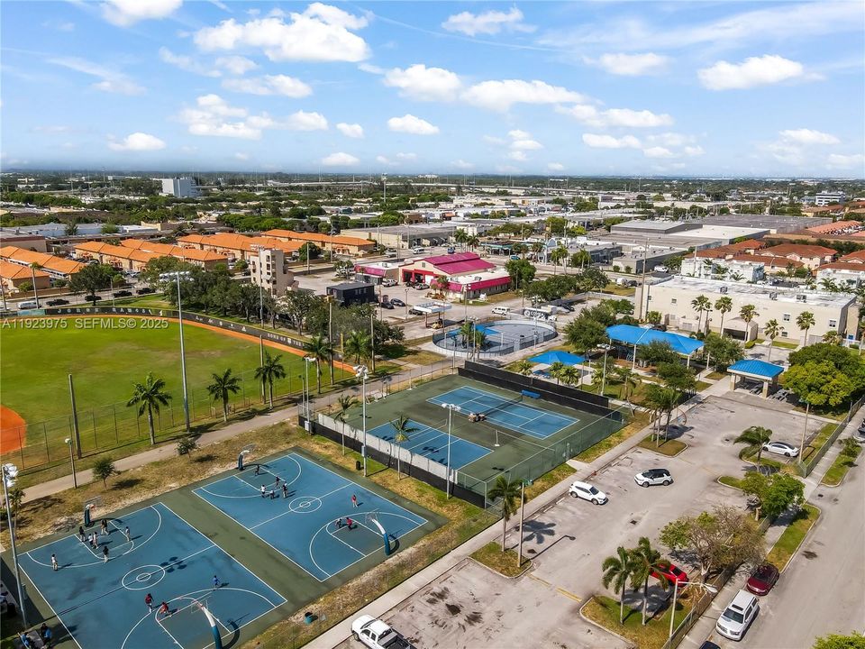 待售: $665,000 (4 贝兹, 2 浴室, 1475 平方英尺)