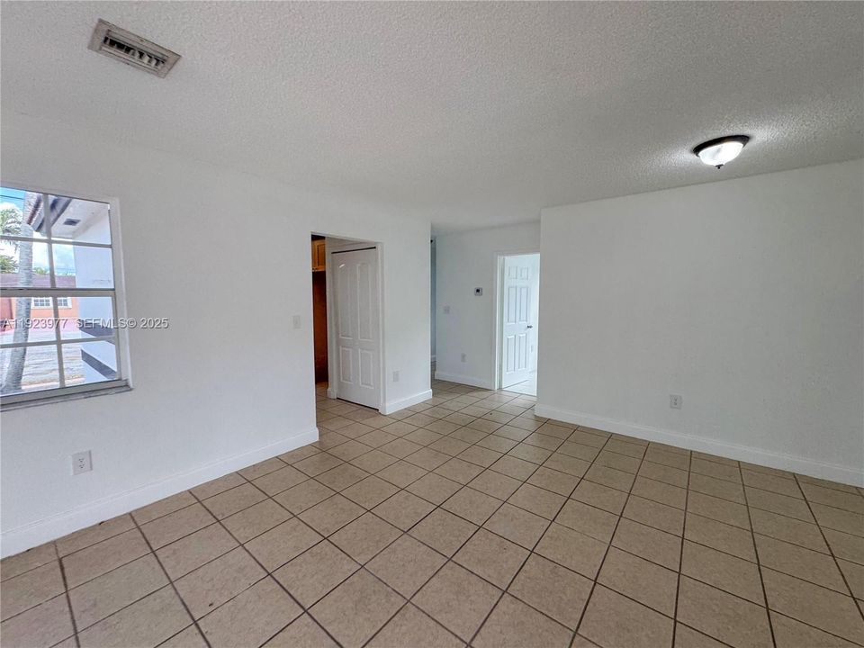 待售: $889,900 (0 贝兹, 0 浴室, 3064 平方英尺)