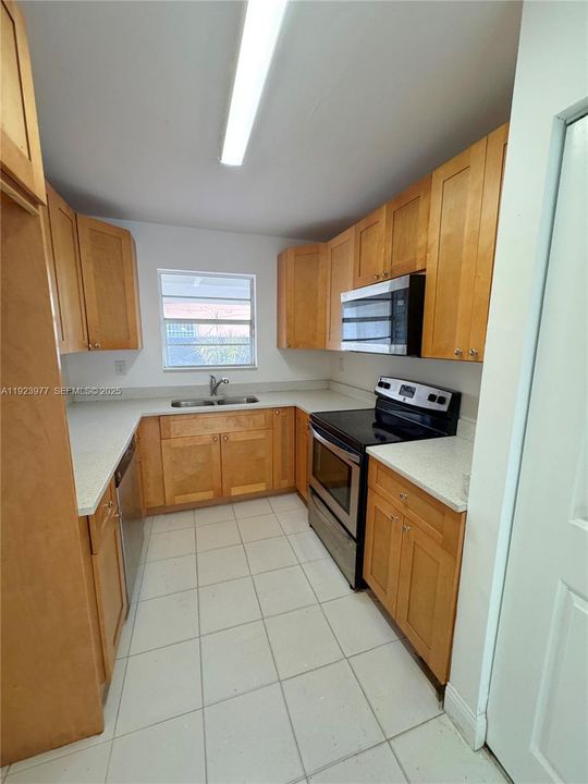 待售: $889,900 (0 贝兹, 0 浴室, 3064 平方英尺)