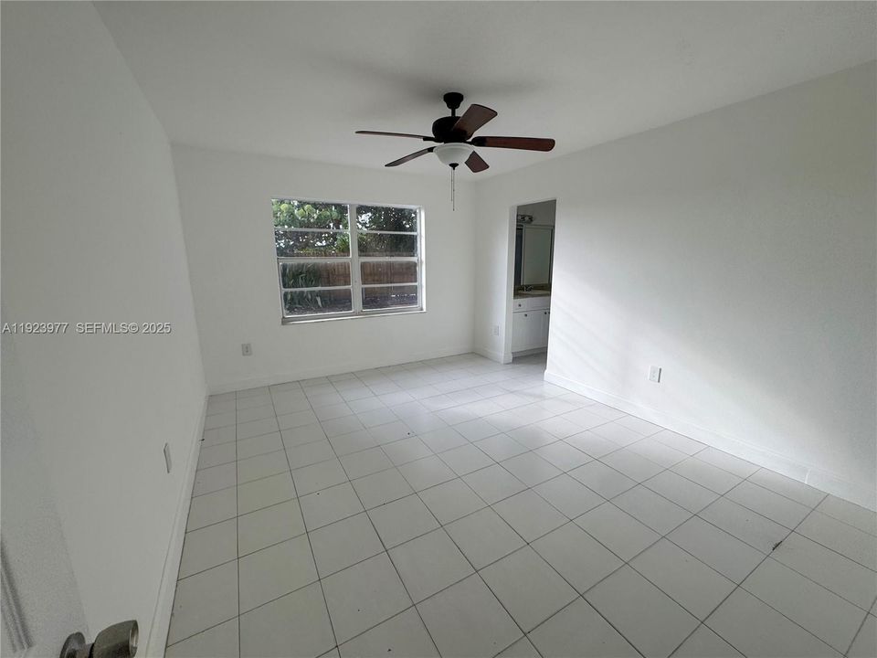 待售: $889,900 (0 贝兹, 0 浴室, 3064 平方英尺)