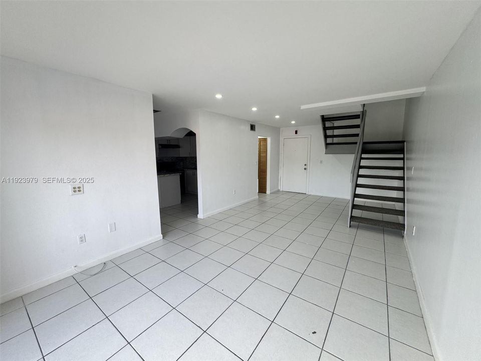 For Rent: $2,450 (2 beds, 2 baths, 1220 Square Feet)