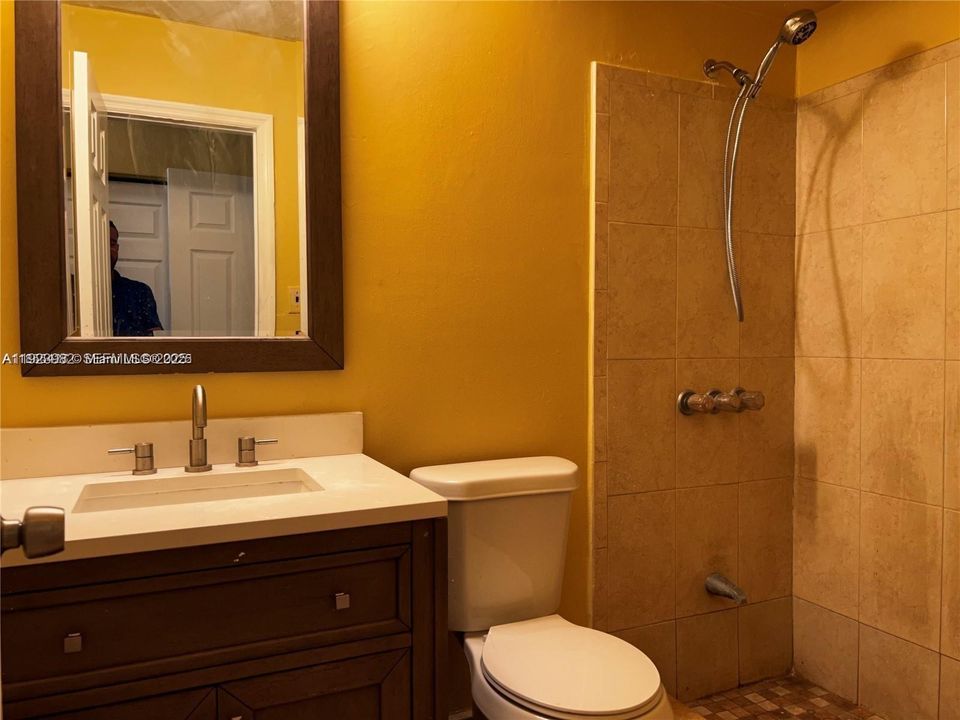 For Rent: $2,699 (4 beds, 2 baths, 1123 Square Feet)