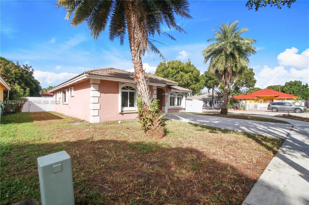 En Venta: $540,000 (4 camas, 2 baños, 1652 Pies cuadrados)