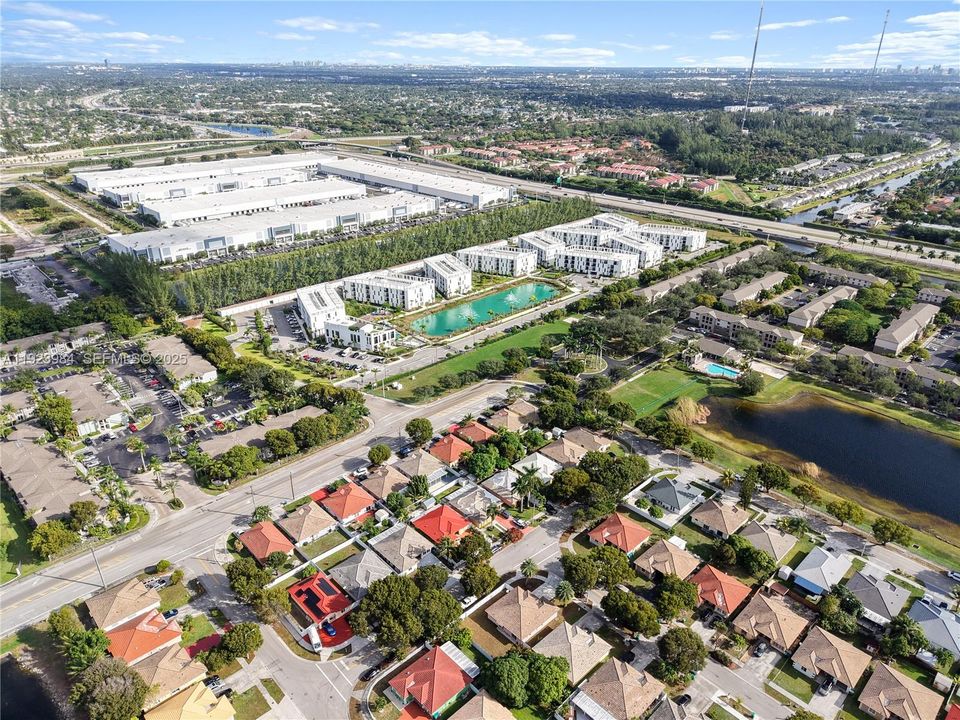 En Venta: $540,000 (4 camas, 2 baños, 1652 Pies cuadrados)