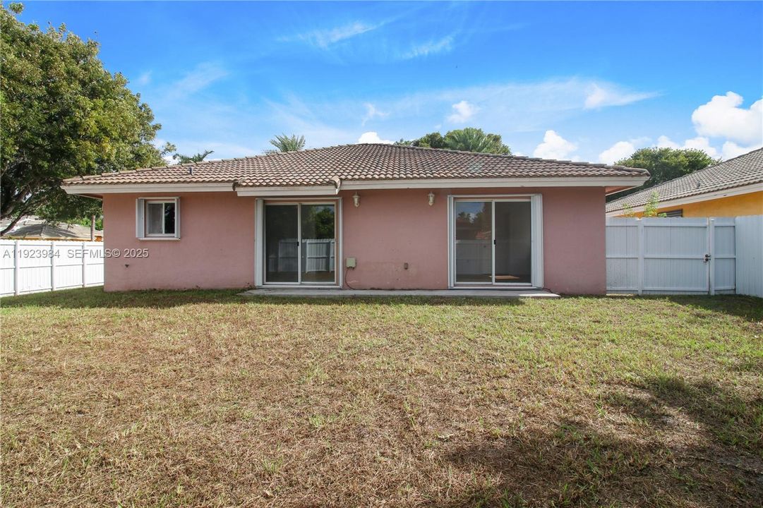 En Venta: $540,000 (4 camas, 2 baños, 1652 Pies cuadrados)