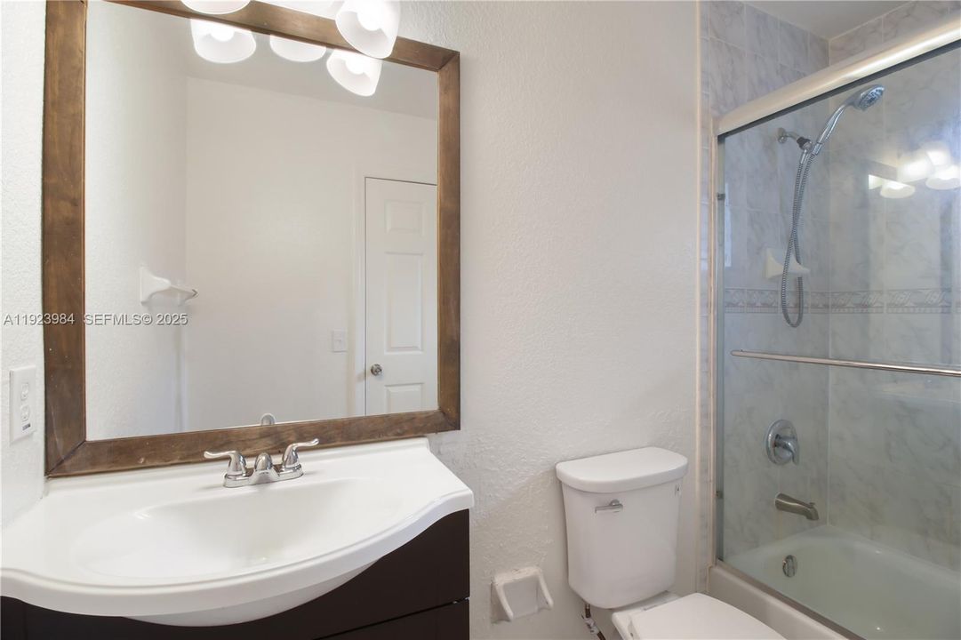 En Venta: $540,000 (4 camas, 2 baños, 1652 Pies cuadrados)