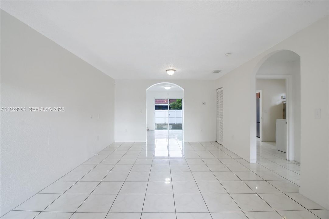 En Venta: $540,000 (4 camas, 2 baños, 1652 Pies cuadrados)