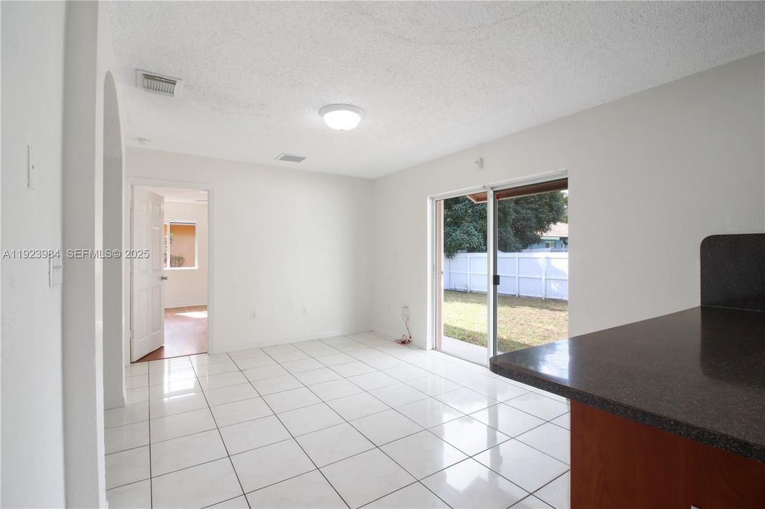 En Venta: $540,000 (4 camas, 2 baños, 1652 Pies cuadrados)