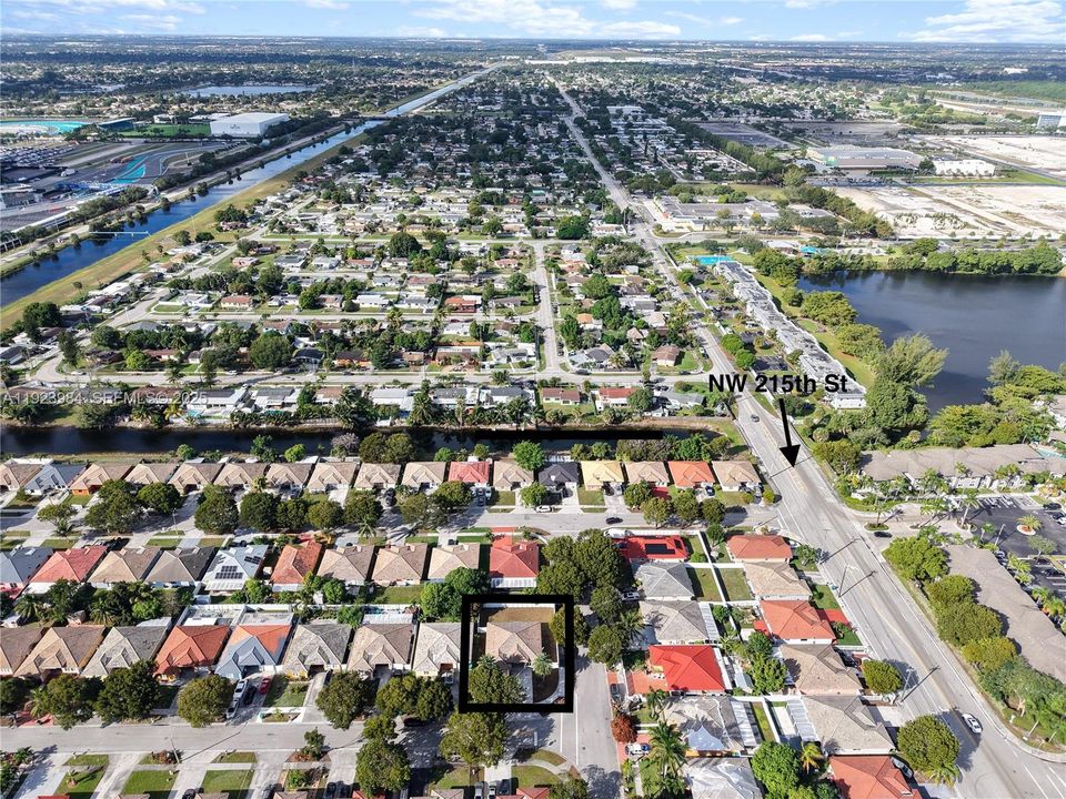 En Venta: $540,000 (4 camas, 2 baños, 1652 Pies cuadrados)