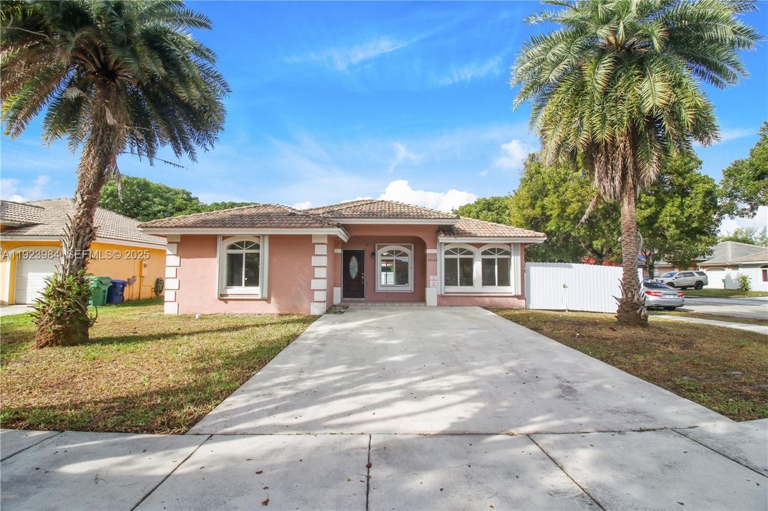 En Venta: $540,000 (4 camas, 2 baños, 1652 Pies cuadrados)