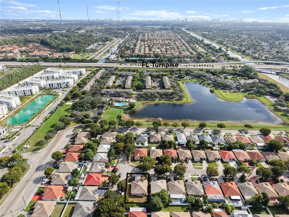 En Venta: $540,000 (4 camas, 2 baños, 1652 Pies cuadrados)