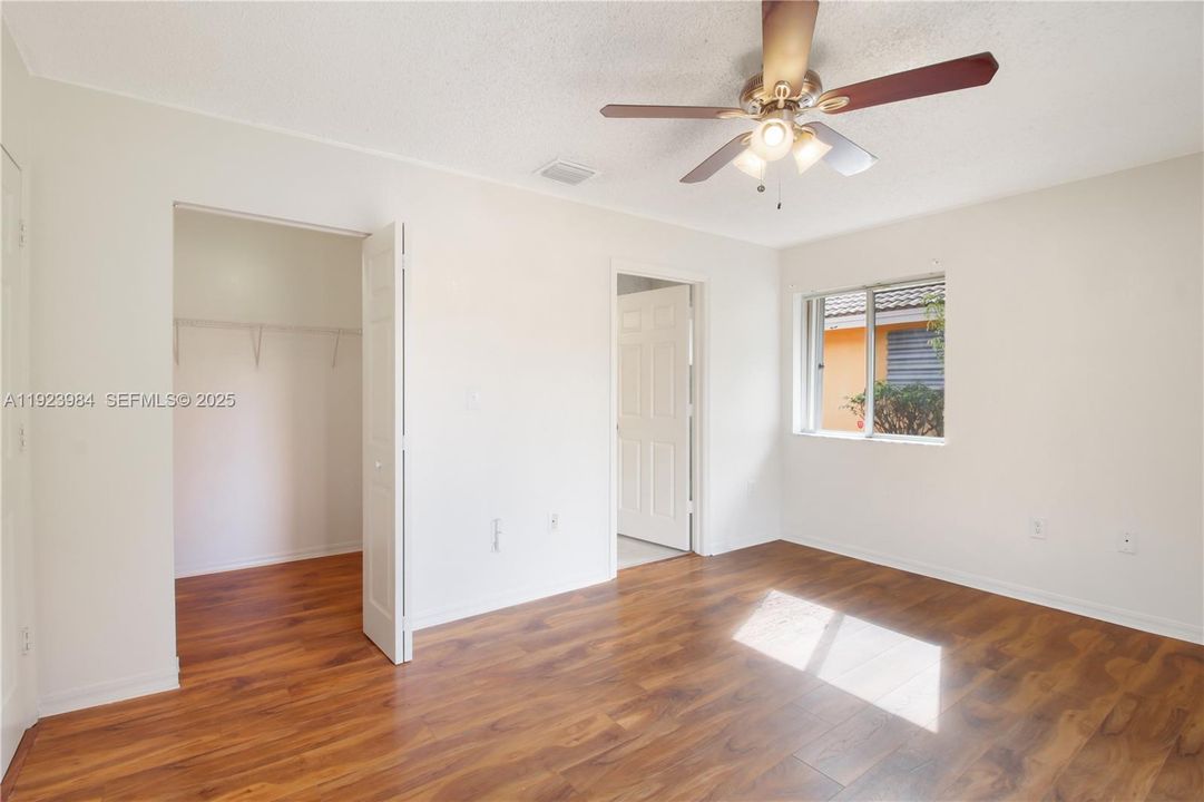 En Venta: $540,000 (4 camas, 2 baños, 1652 Pies cuadrados)