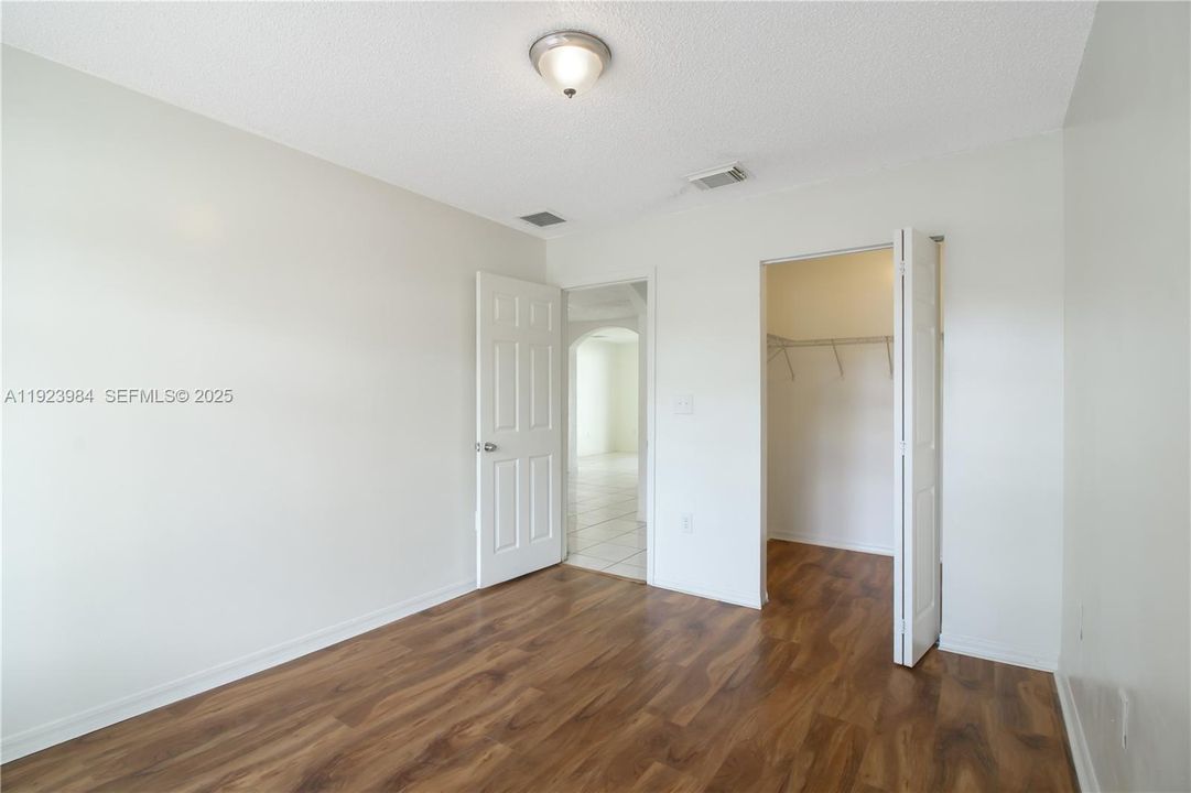 En Venta: $540,000 (4 camas, 2 baños, 1652 Pies cuadrados)