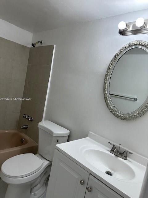 En Renta: $2,400 (2 camas, 2 baños, 950 Pies cuadrados)