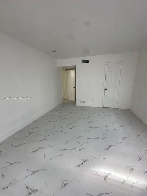 En Renta: $2,400 (2 camas, 2 baños, 950 Pies cuadrados)