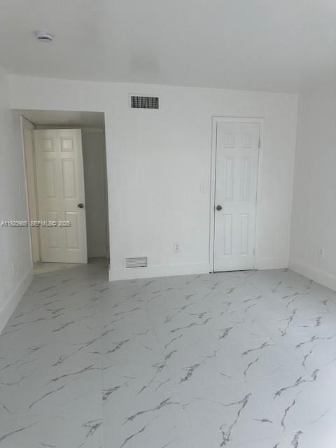 En Renta: $2,400 (2 camas, 2 baños, 950 Pies cuadrados)