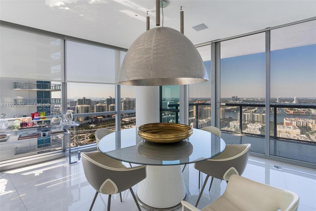 待售: $4,750,000 (4 贝兹, 4 浴室, 2485 平方英尺)