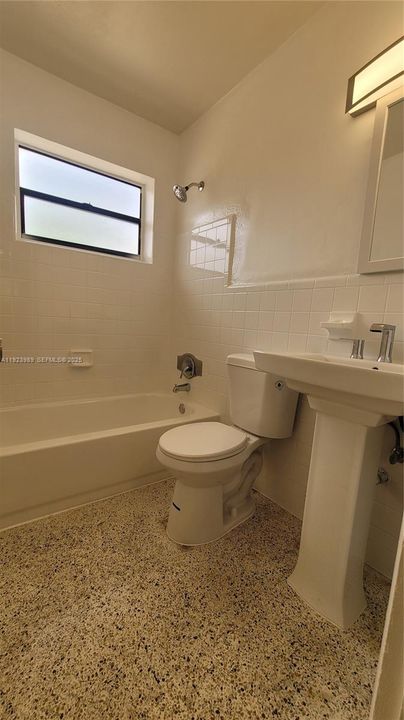 For Rent: $1,650 (1 beds, 1 baths, 550 Square Feet)