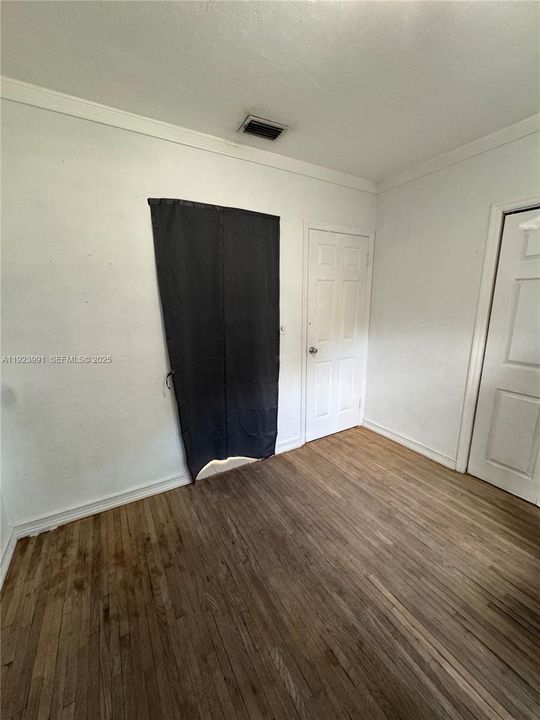 For Rent: $1,000 (1 beds, 1 baths, 1184 Square Feet)