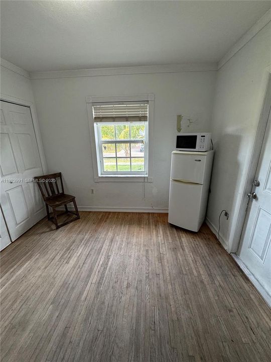 For Rent: $1,000 (1 beds, 1 baths, 1184 Square Feet)
