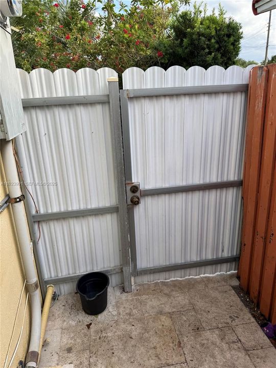 For Rent: $1,000 (1 beds, 1 baths, 1184 Square Feet)