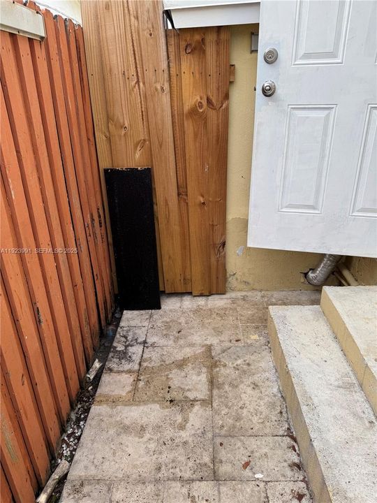 For Rent: $1,000 (1 beds, 1 baths, 1184 Square Feet)