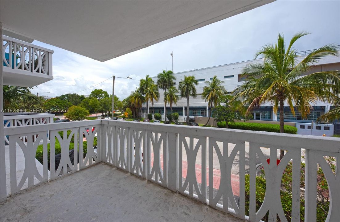 For Rent: $2,550 (2 beds, 2 baths, 1000 Square Feet)