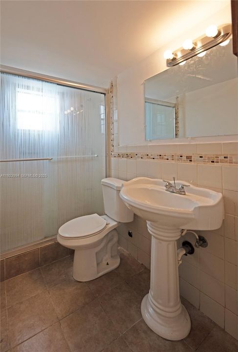 For Rent: $2,550 (2 beds, 2 baths, 1000 Square Feet)