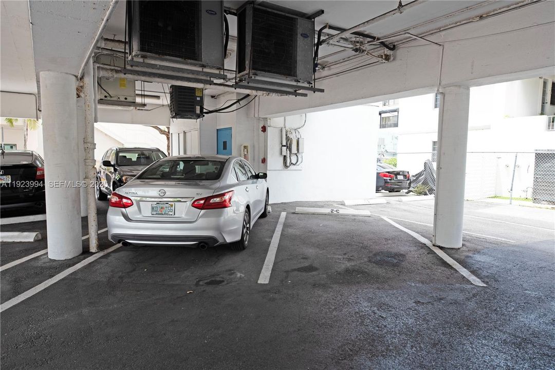 For Rent: $2,550 (2 beds, 2 baths, 1000 Square Feet)