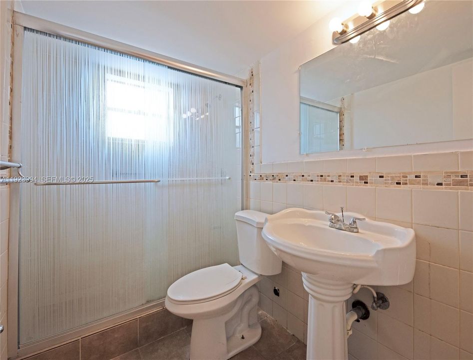 For Rent: $2,550 (2 beds, 2 baths, 1000 Square Feet)