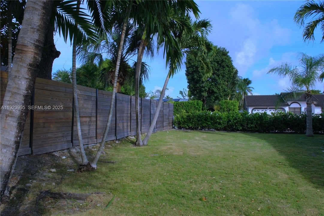 En Renta: $3,875 (3 camas, 2 baños, 1625 Pies cuadrados)