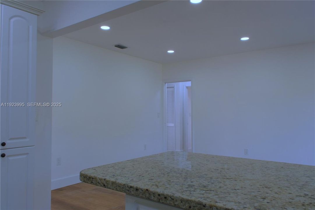 En Renta: $3,875 (3 camas, 2 baños, 1625 Pies cuadrados)