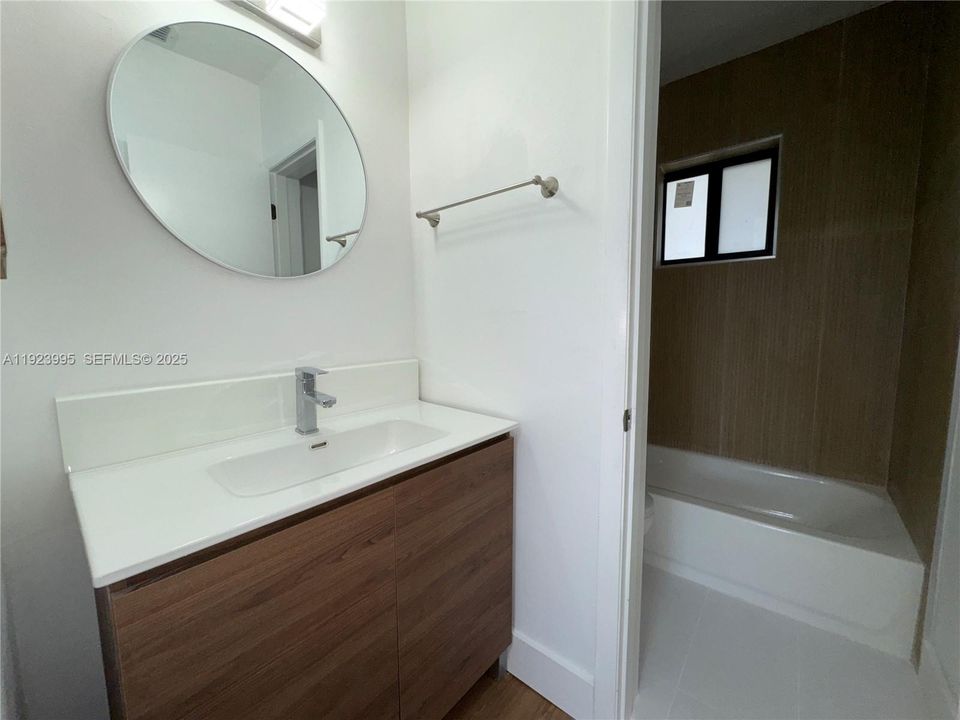 En Renta: $3,875 (3 camas, 2 baños, 1625 Pies cuadrados)