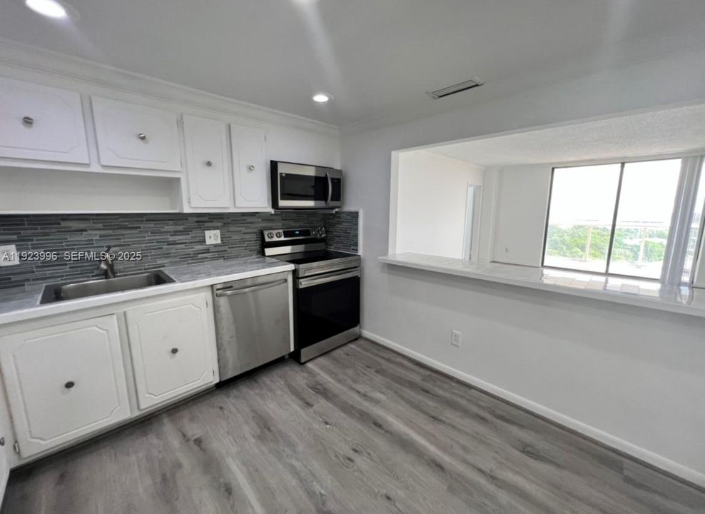 For Rent: $2,150 (2 beds, 2 baths, 1050 Square Feet)